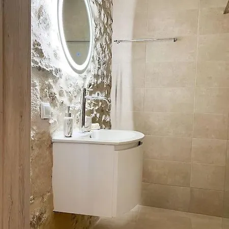 Lucy's Apartment Riglia