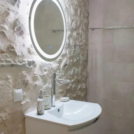 Lucy's Apartment Riglia